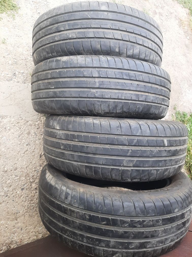 Продам шины 235/55/19 гудиер