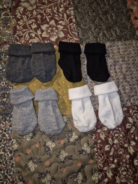 4 perechi sosete noi