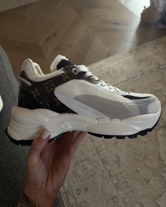 Обувки Louis Vuitton.   .