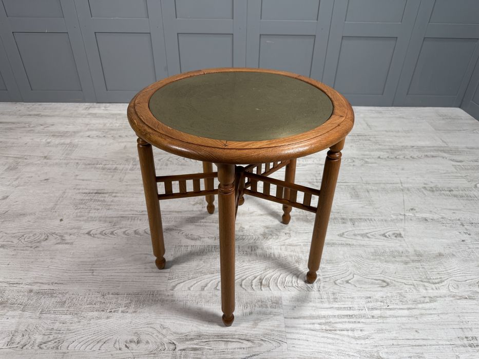 Винтидж маса за кафе с метален плот Д1087