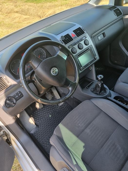 Vând wolkswagen touran