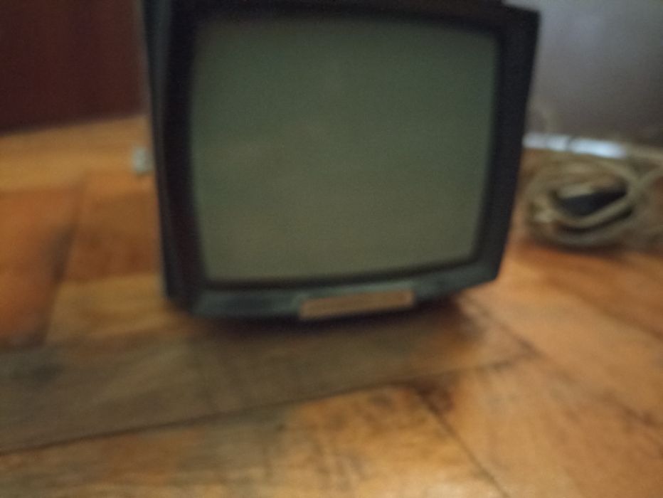 Малък портативен телевизор