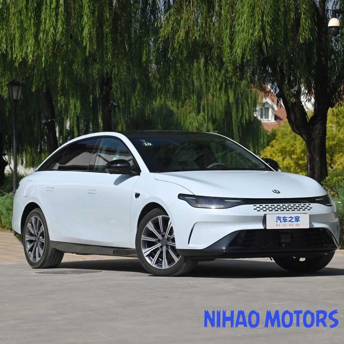Leapmotor C01 Hybrid — умный гибридный седан нового поколения