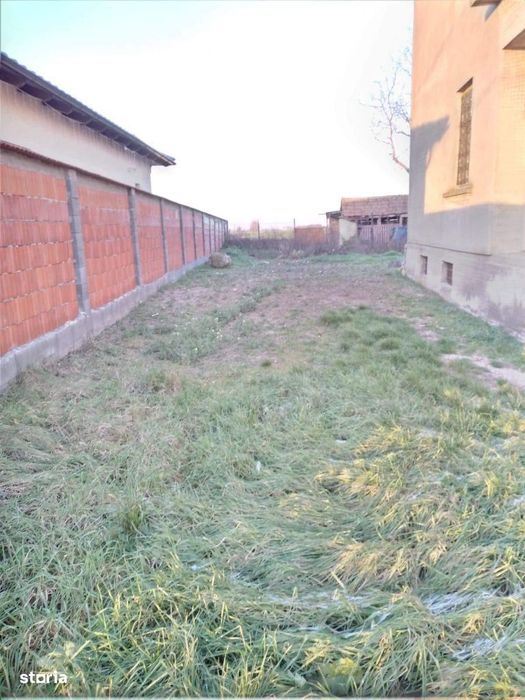 Casă de Închiriat  - 6 Camere, 2 Băi, Curent Trifazic