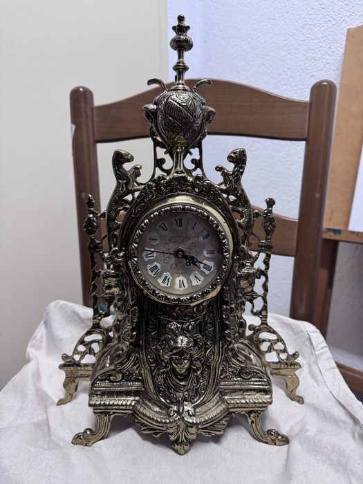 Продам часы настольные…………