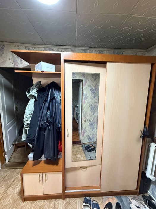 Прихожий шкаф коричнывый