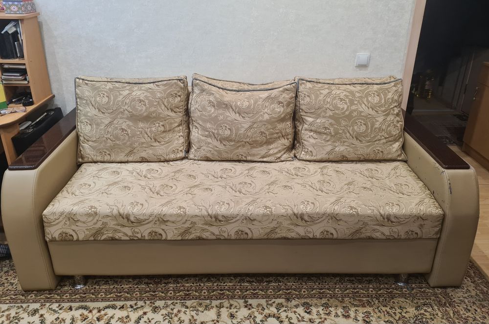 Продам диван недорого
