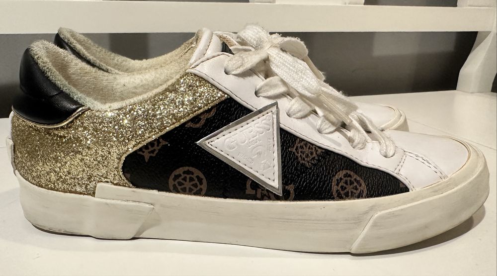 Adidasi Guess nr 38