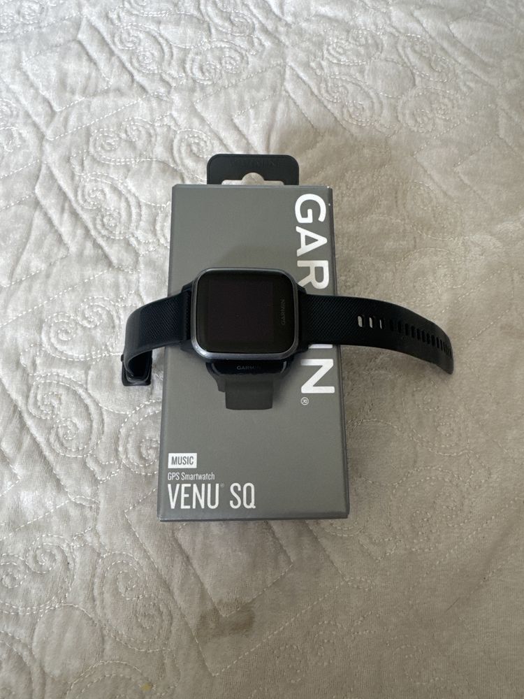 Смарт-часы Garmin Venu Sq Music