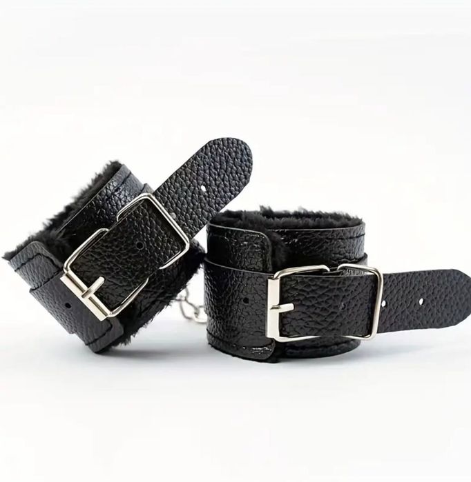 Плюшени белезници за забавление