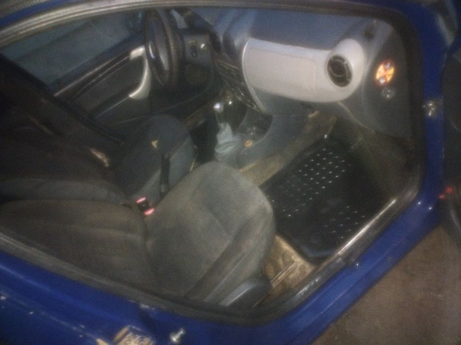 Vând schimb Dacia Logan 2009 modelul fenzleit motor 1.4 mpi benzina ga