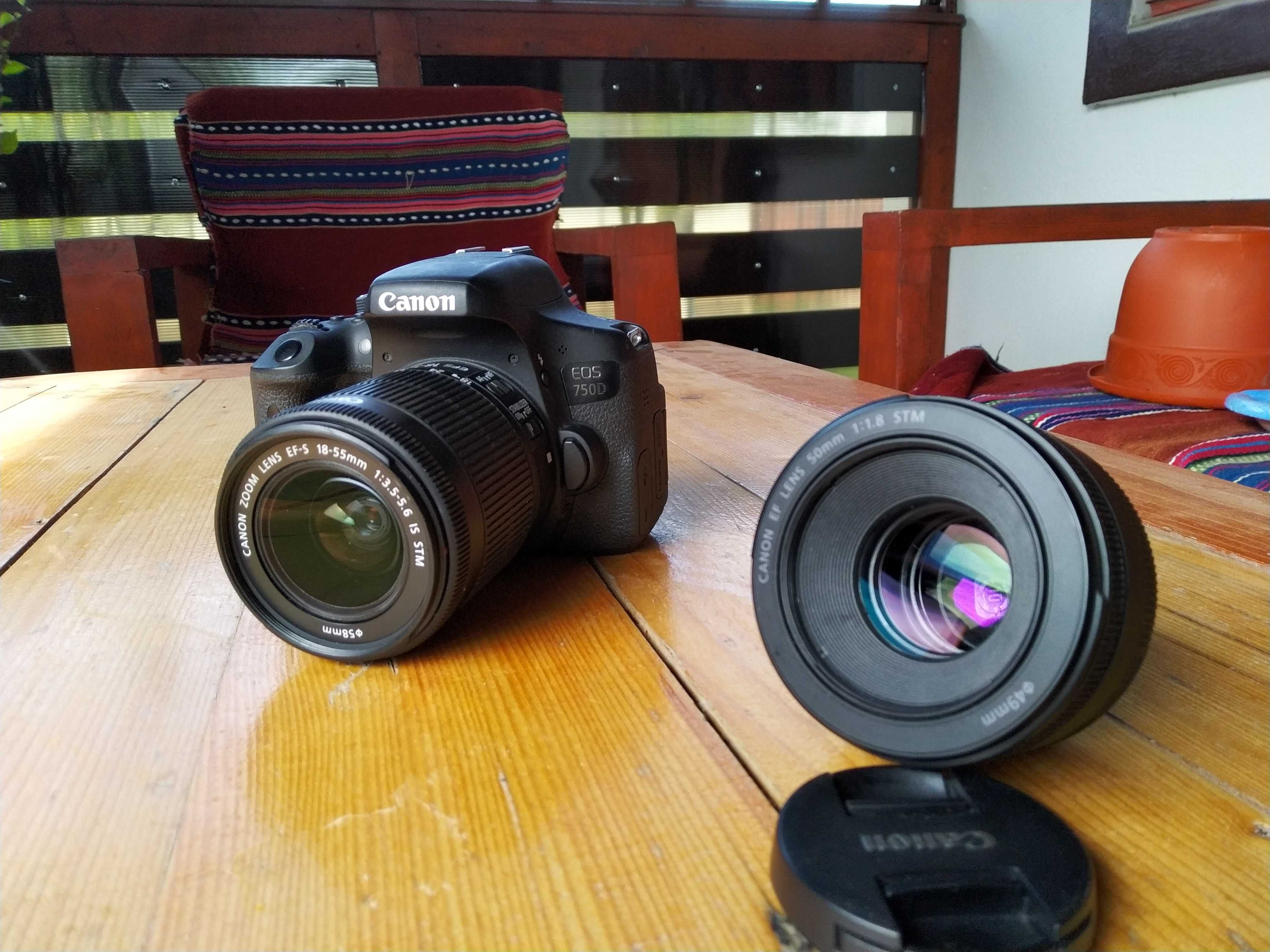 Canon Eos 750D cu 18-55mm IS STM si 50mm f1.8 STM