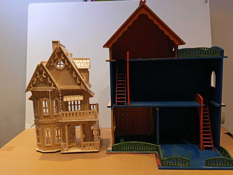 Две дървени къщи за кукли с обша цена