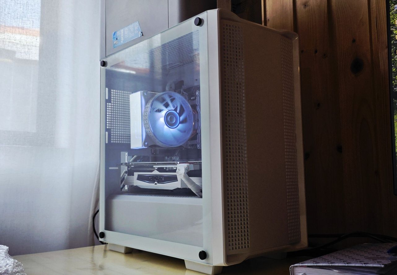 Unitate pc gaming Pearl White