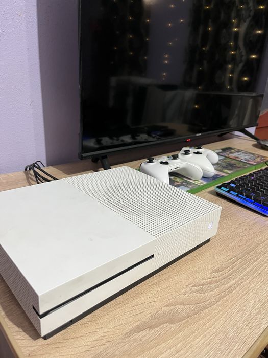 Vând xbox one s