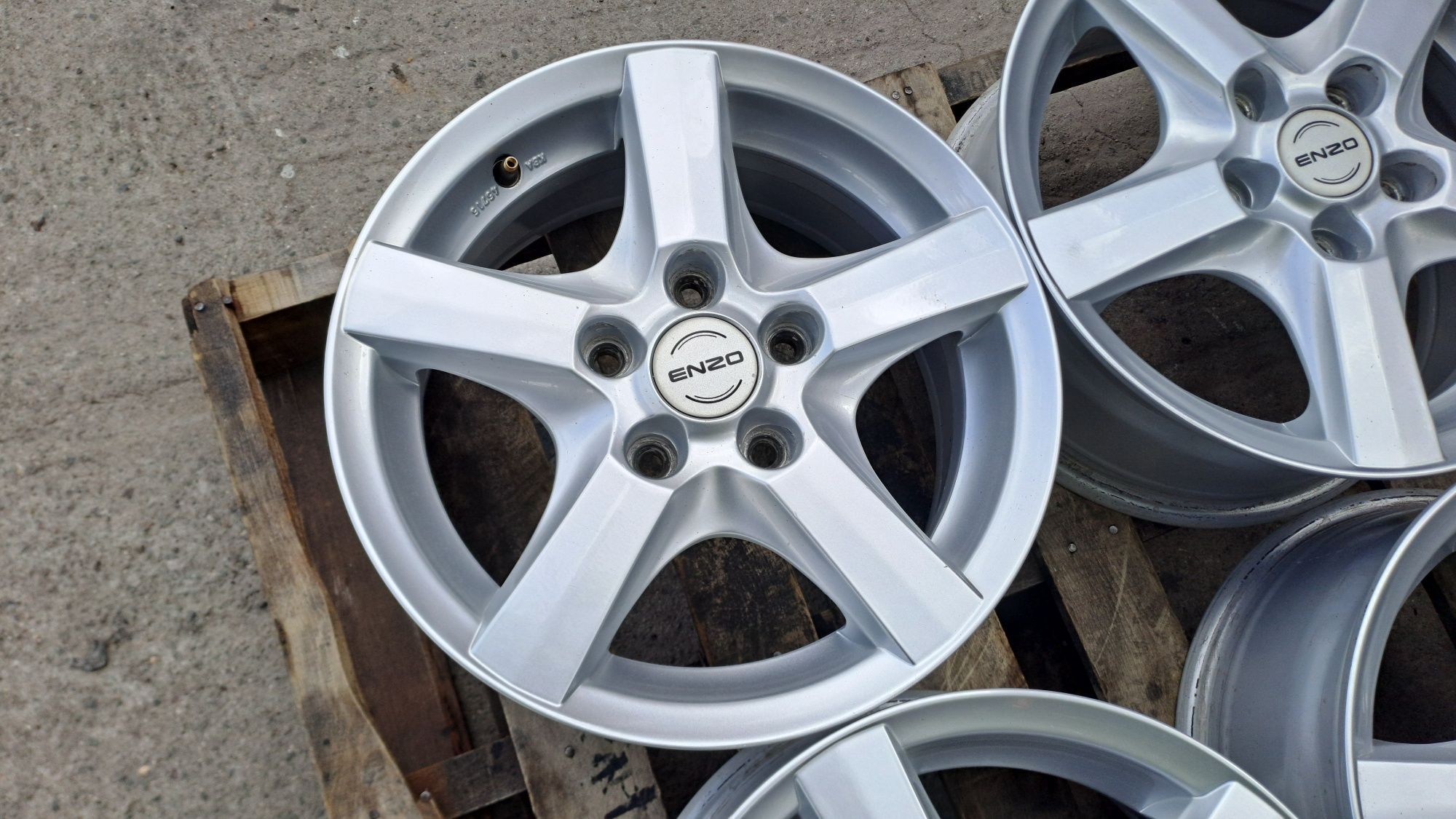 15" 5X114.3mm Enzo, 5х114.3мм Немски Алуминиеви джанти