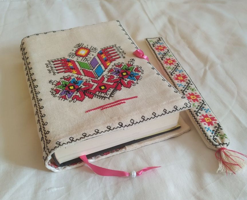 облекло за книга с българска шевица, ръчна бродерия, дървото на живота