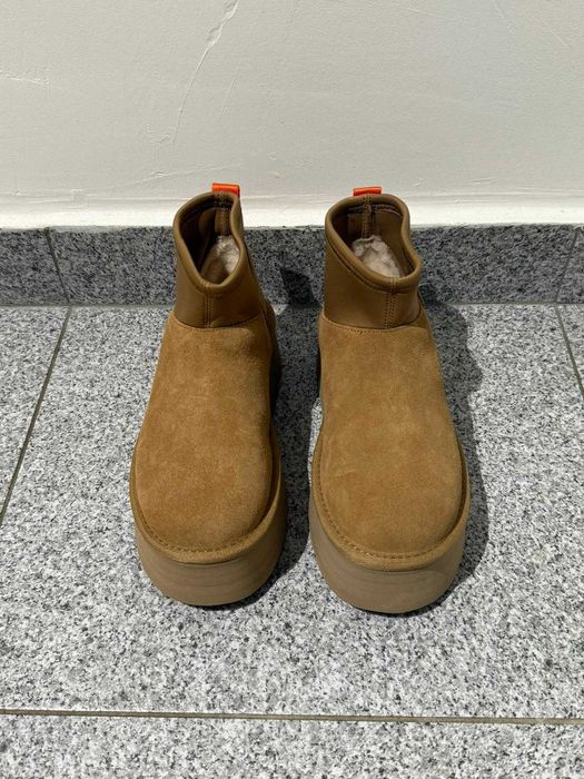 UGG Mini Dipper (36-40 pe stoc)