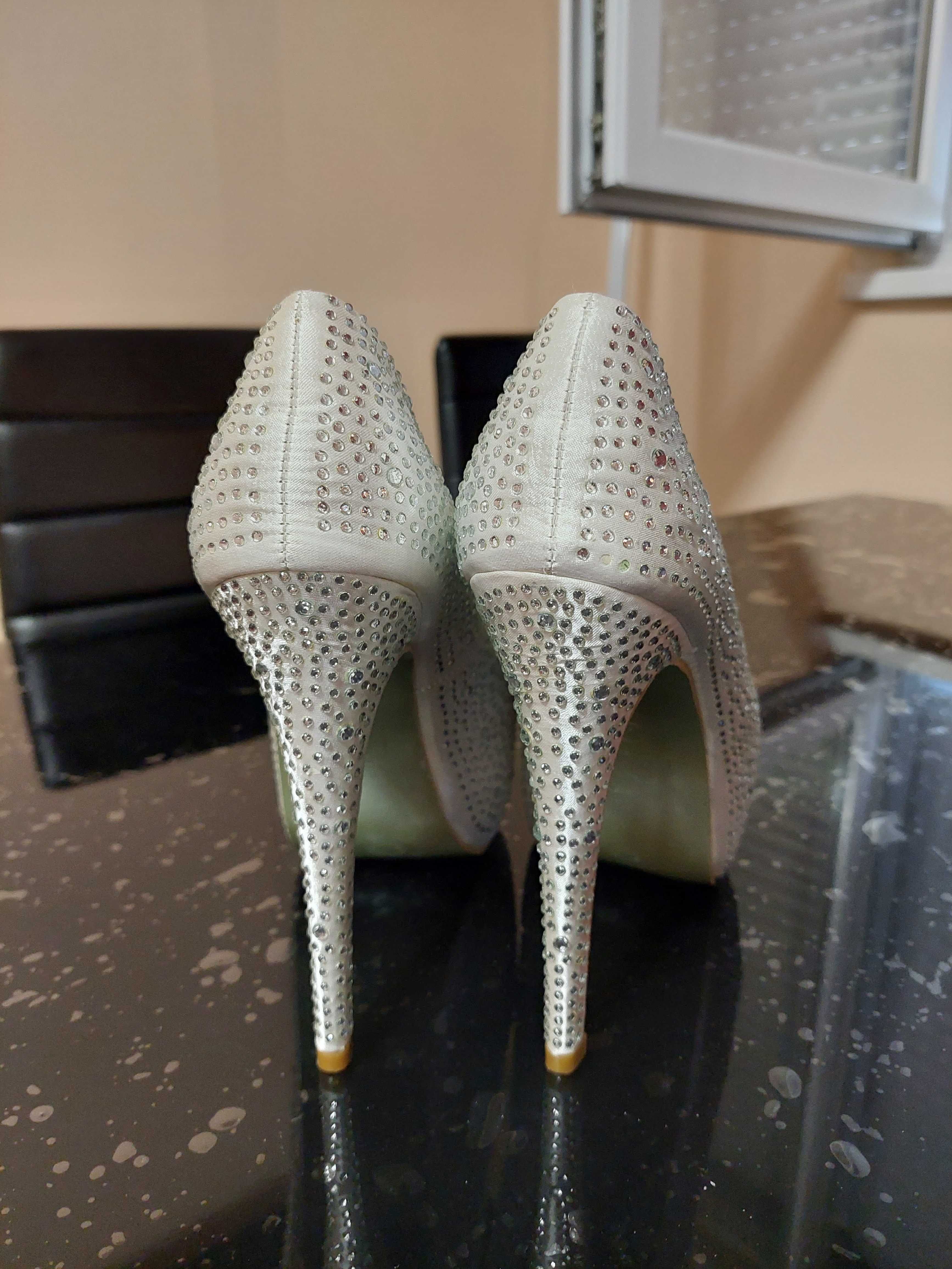 Дамски елегантни обувки НОВИ
