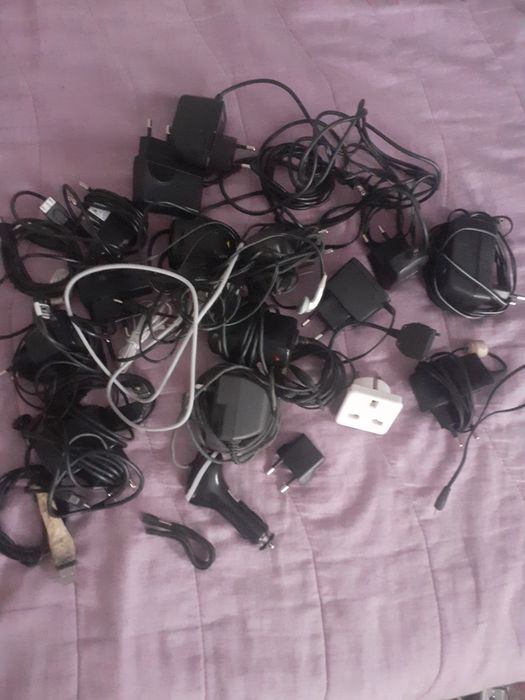 Vând telefoane Samsung Nokia etc și încărcătoare