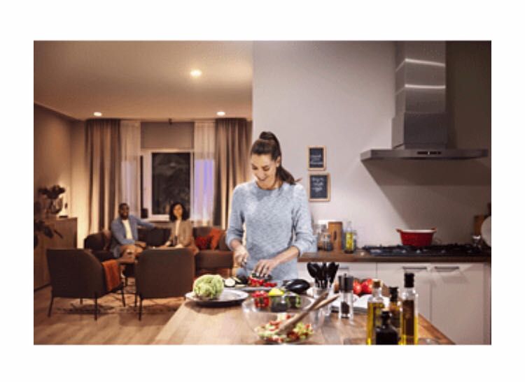 Стартов комплект Смарт крушки Philips Hue LED 3 броя и рутер RGB 75W