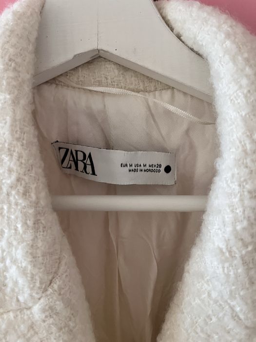 Бяло/много светло бежово палто Zara