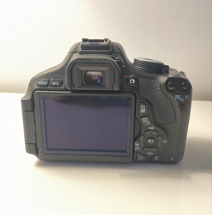 Aparat Foto DSLR Canon EOS 600D kit EF-s 18-55mm f3.5-5.6 IS II