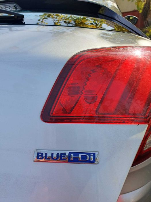 Vând PEUGEOT 308 – BLUE HDI (DIESEL) – 145000 km