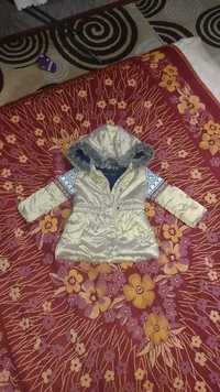Продаётся детская курточка теплая и шубка и детские вещички!