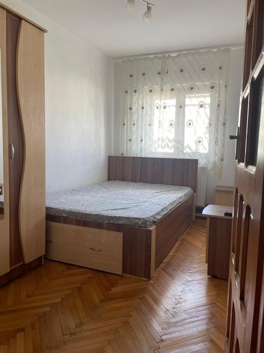 Închiriez apartament