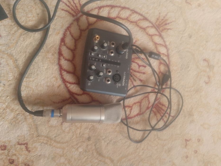 Продам звуковой карта с микрофоном м-аудио