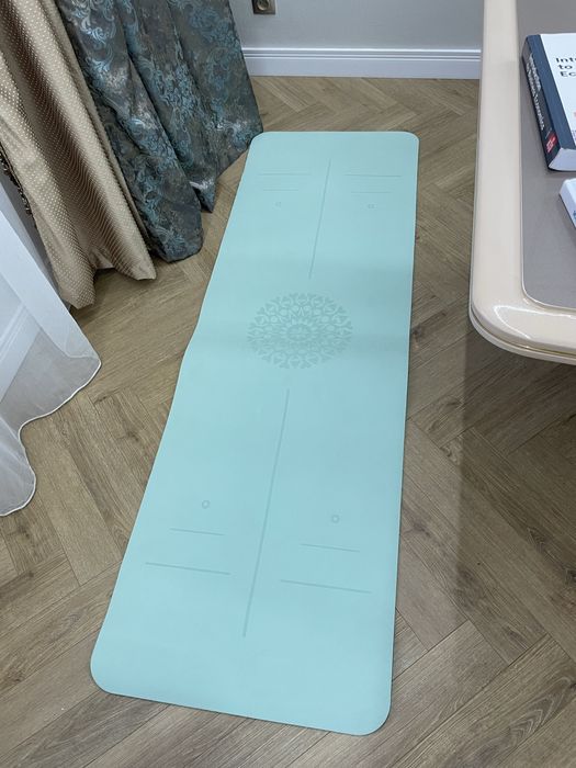 Продаю хороший и стильный коврик