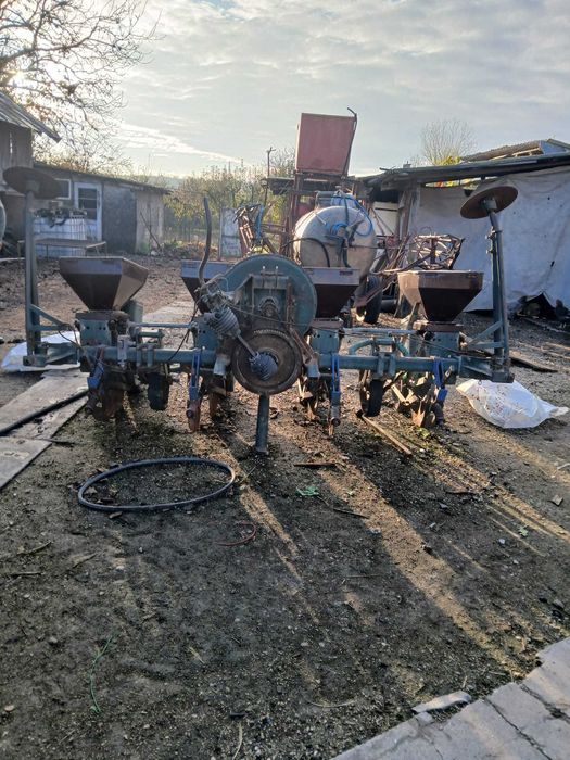 Vând semănătoare porumb