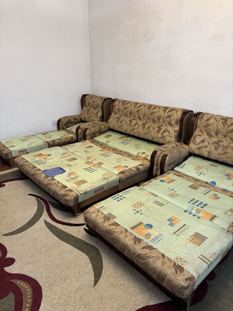 Продам б/у диваны 3-2-1 . Состояние среднее.
