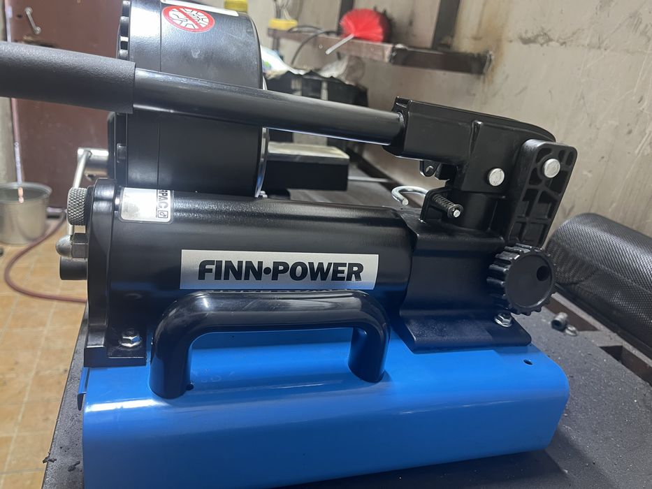 Продается б/у стонок для рестоврции рвд шлангов состояние хоошее срочо