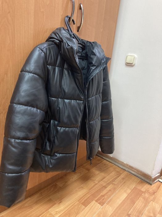 Куртка осень зима.Состояние отлично без дефектов.Продам за 7000 тенге.