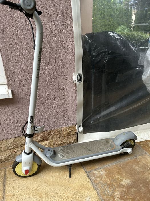 Vand trotineta electrica varsta max 12 ani