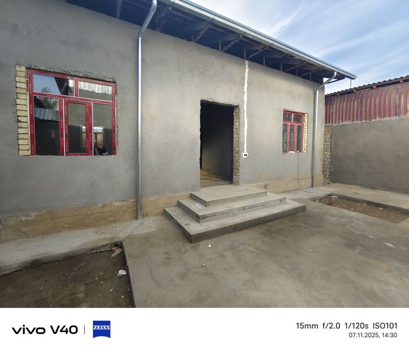 Zangata rayonda 2.2 sotix uy sotiladi...SROCHNA...