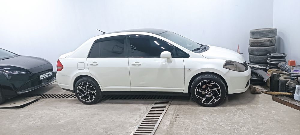 Nissan tiida  Idial
