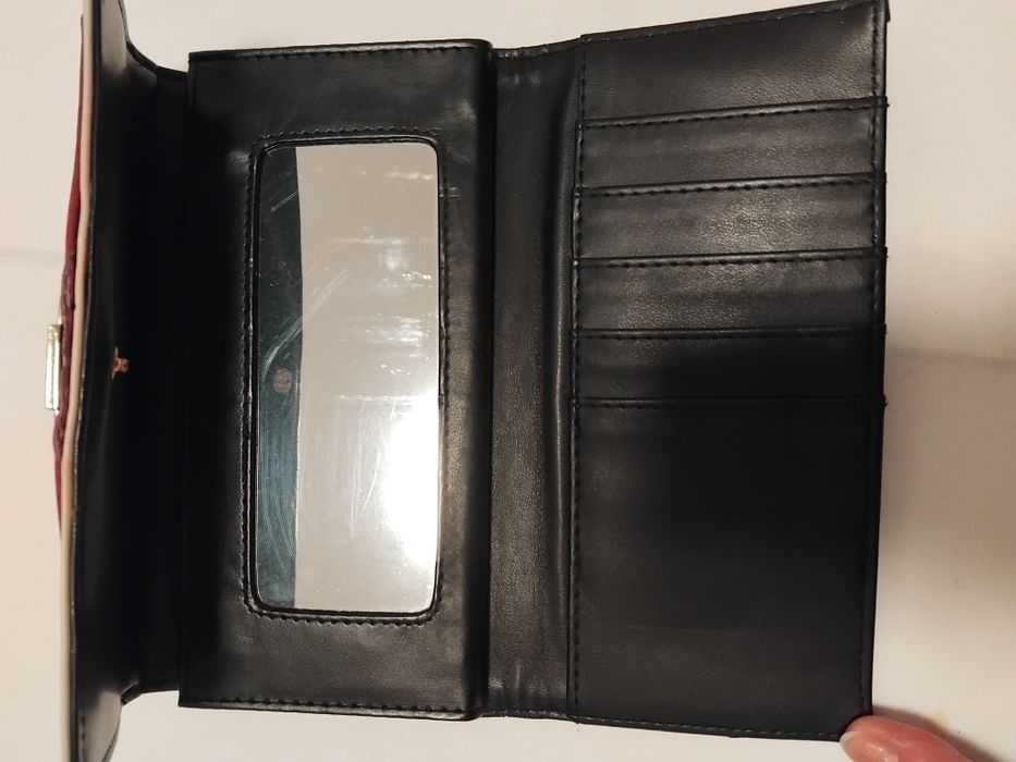 Малка чантичка от син плат със златна бродерия и