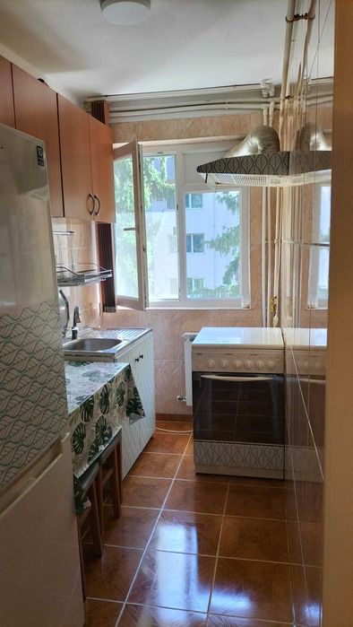 Apartament cu doua camere Semimobilat in zona linistita Rm Valcea Nord