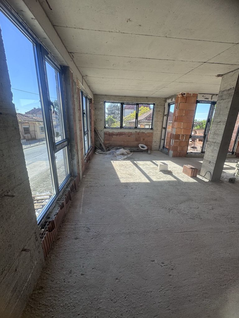Продава се Едностаен апартамент в Обзор - 38 кв.м за 1350 €/кв.м - Снимка #1