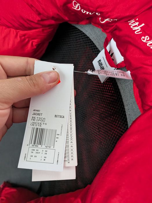 Geaca AVAVAV Adidas marimea S rosie unisex