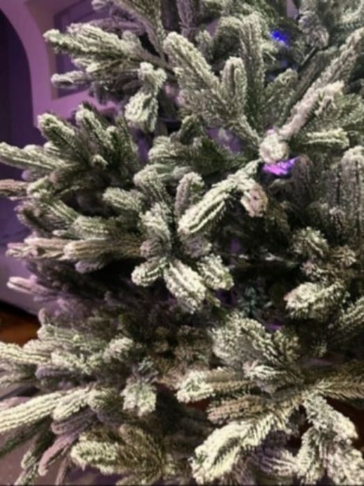 Изкуствено борче/елха със заскрежени иглички и шишарки