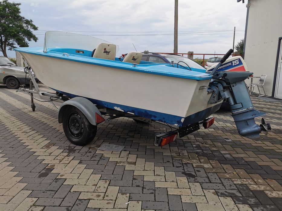 Barcă motor cu peridoc