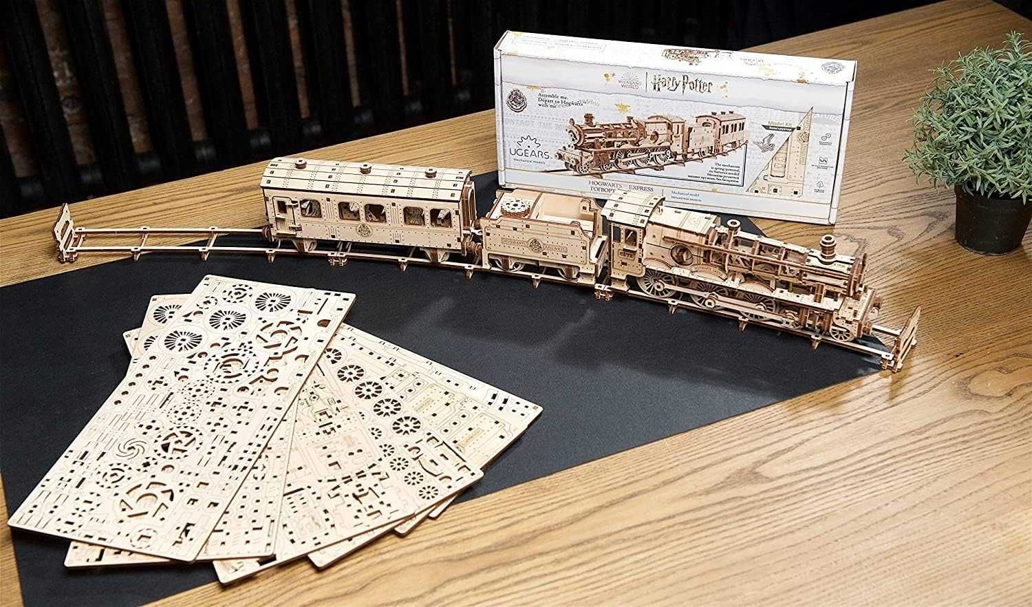 Harry Potter Hogwarts Express Tren din lemn de construit - Puzzle 3D