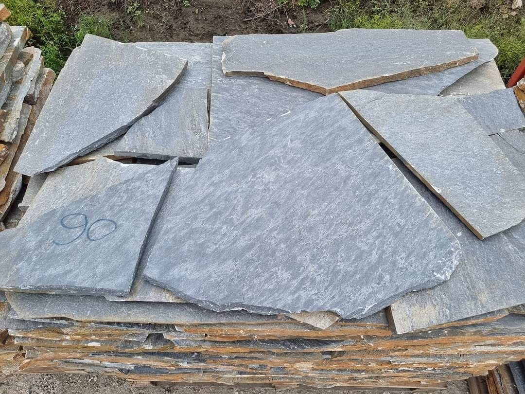 Pavaj Piatra naturala avem și montaj diverse culori