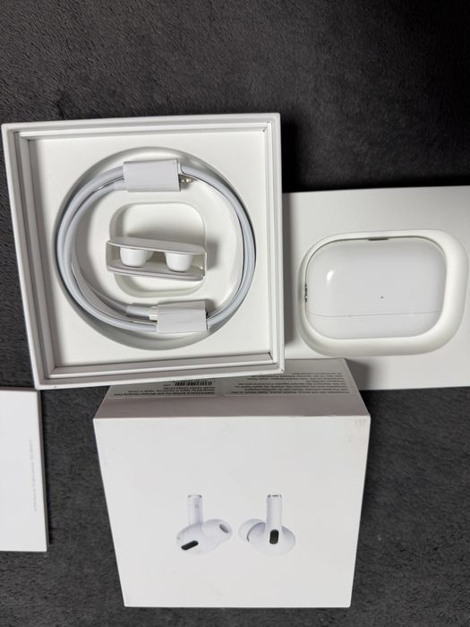 Слушалки AirPods Pro with wireless Charging Case