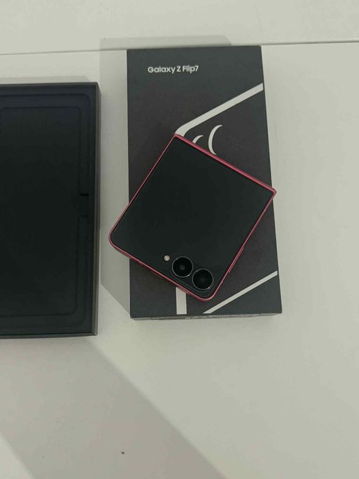 Samsung Z Flip 7 coral red 256 GB