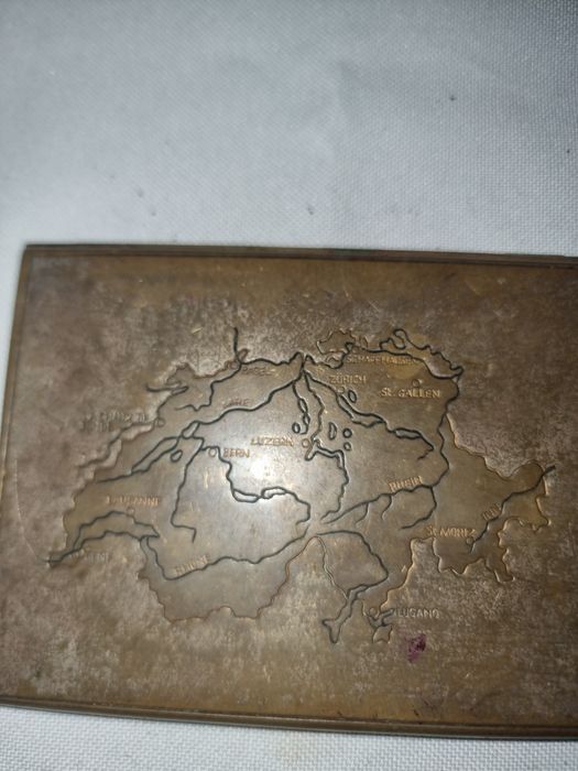 Tabacheră vintage metalică cu hartă gravată – colecție